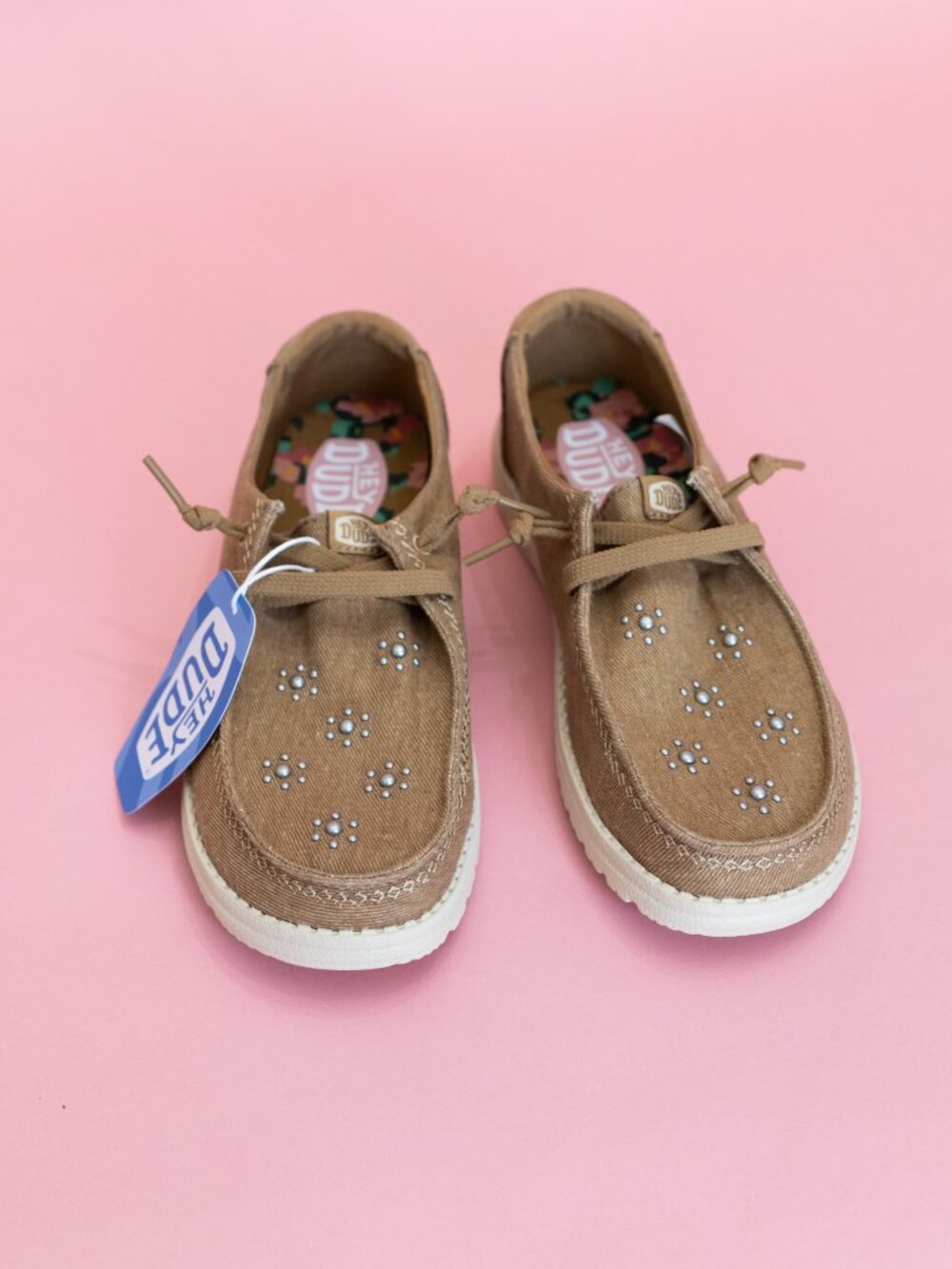 Hey Dude Wendy Star Studded Women's Size 10 Canvas Loafer Tan Comfort Travel - Picture 6 of 9
